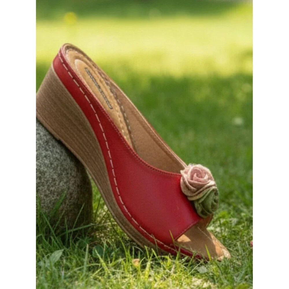 NWT Good Choice Comfy Women’s Red Slip-On Sandals - Size 8.5‎